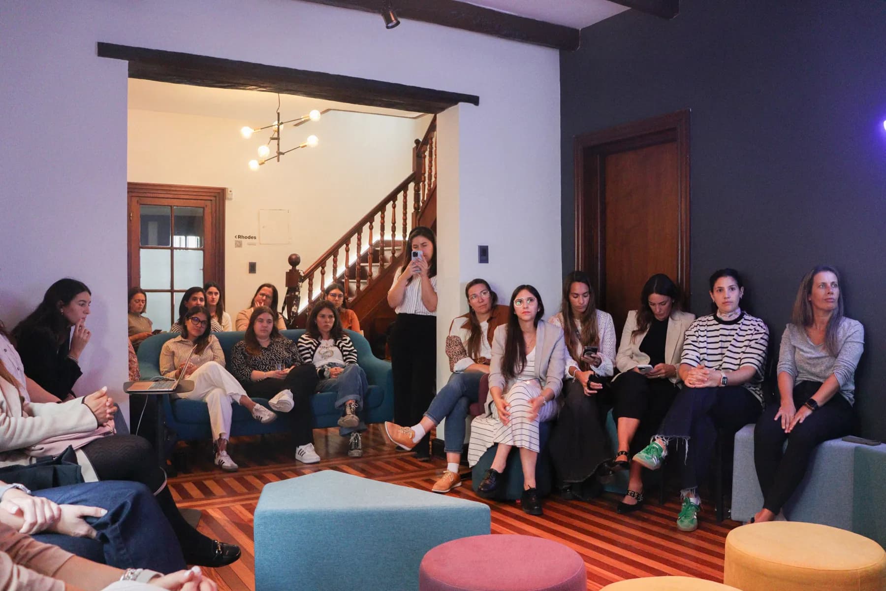 A full room at a CUTI meetup in the Thaloz House lounge